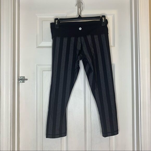 Lululemon Wunder Under Crop Leggings Size 6 Black and Gray Stripes - Picture 7 of 8